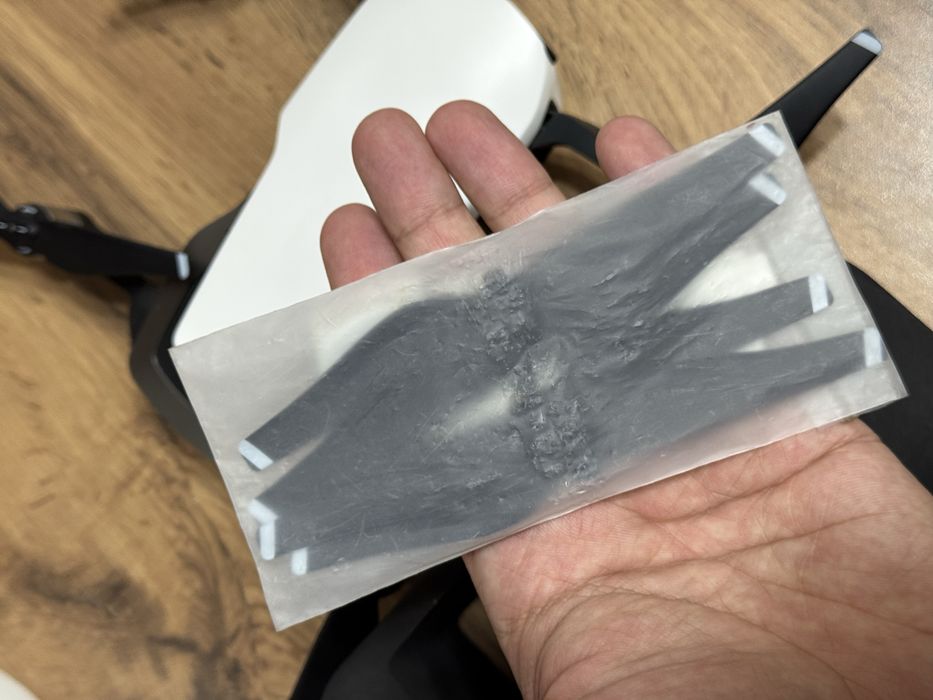 Продам дрон dji air