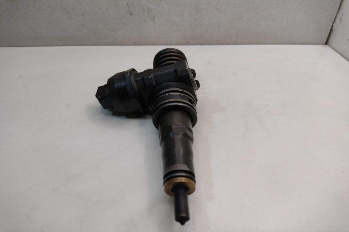 Injector 1.9 tdi 038130073BN CS / 038130073b Volkswagen VW Passat B6