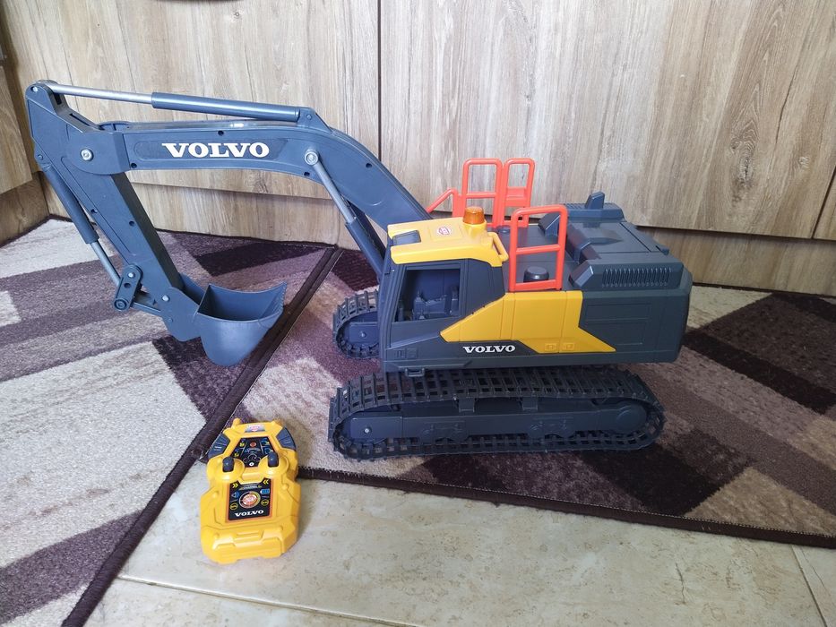 Мини багер Volvo с дистанционно управление