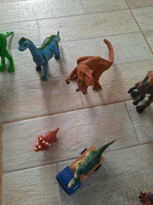 Lot jucarii dinozauri