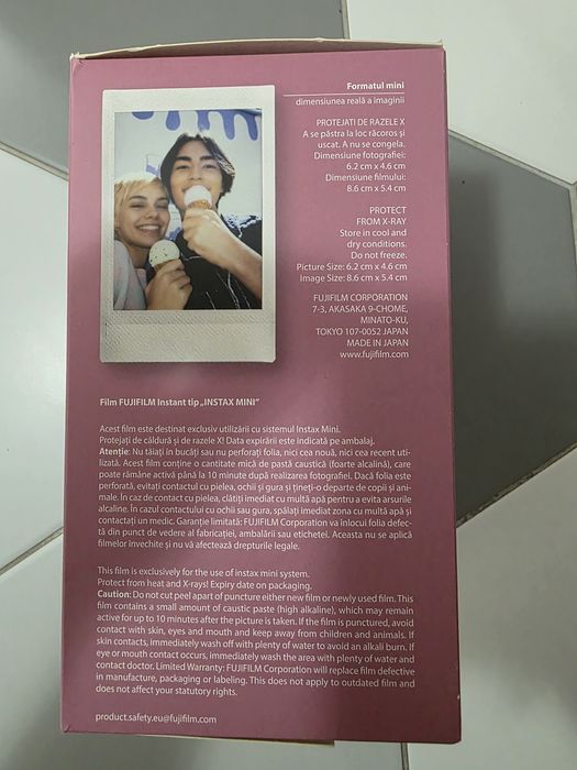 Vand aparat foto instant Fujifilm Instax mini 12, cu accesorii