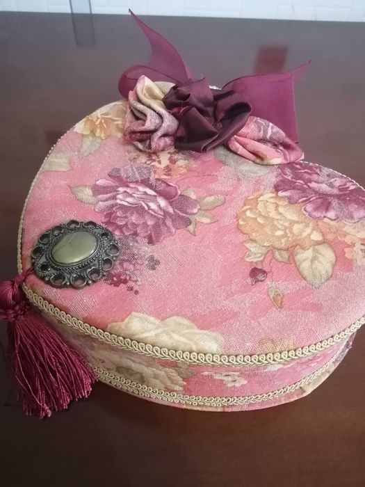 Шкатулка для ювелирных изделий