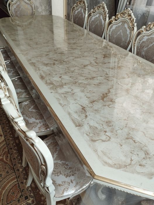 Стол со стульями