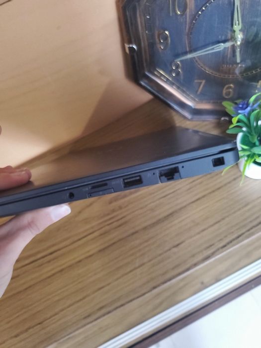 Лаптоп Dell latitude i5-7300U 12,5 инча 256gb SSD 16RAM с подсветка