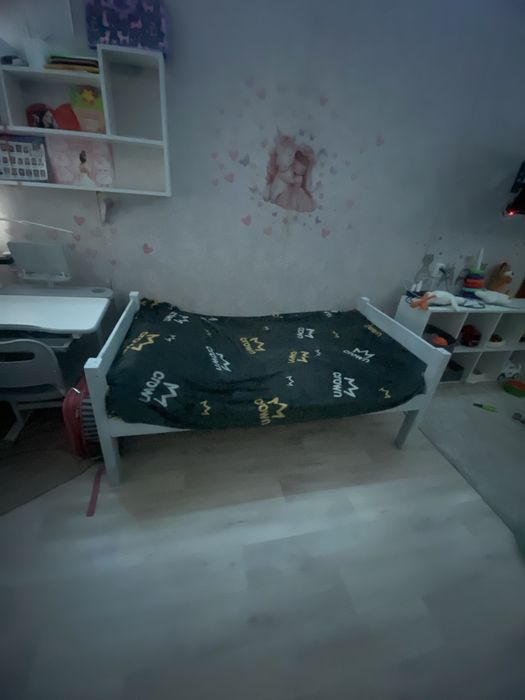 Кровать без матраса