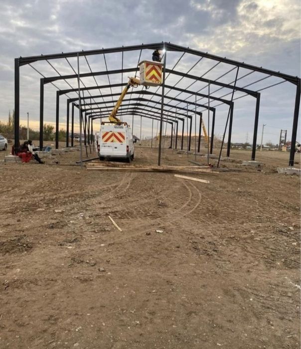 IPE 180 10 m de deschidere 30 m lungime cu 4 m la stâlp la streașină a