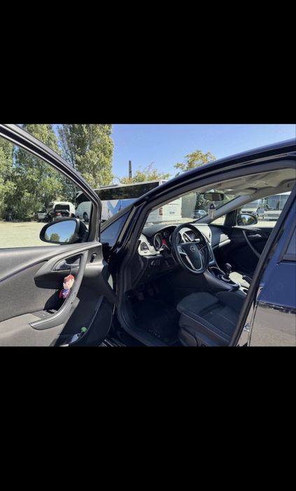 Opel Astra J Sedan