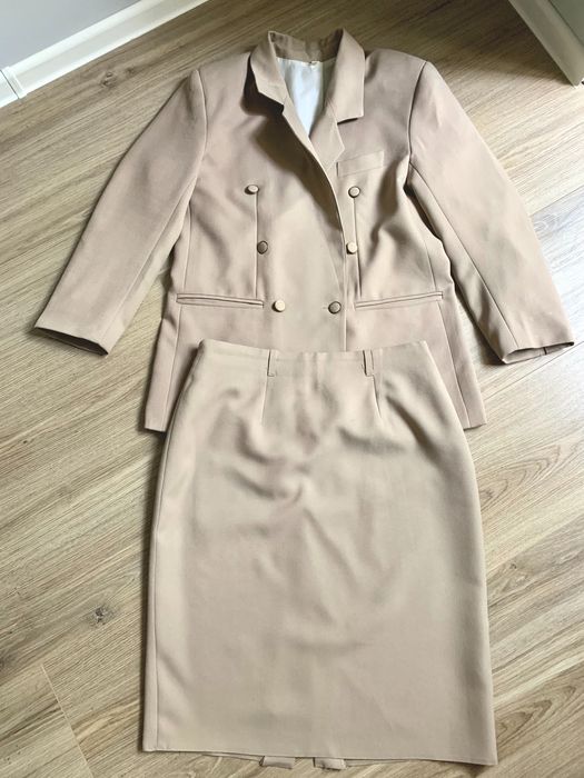 Женский фирменный  костюм