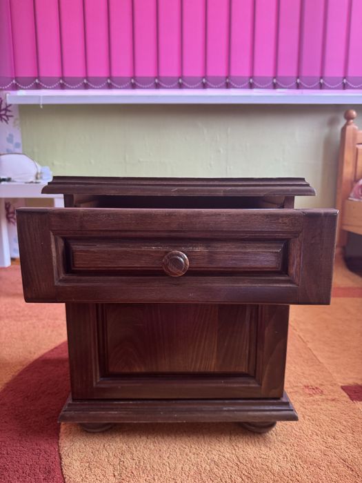 Нощно шкафче кафяво