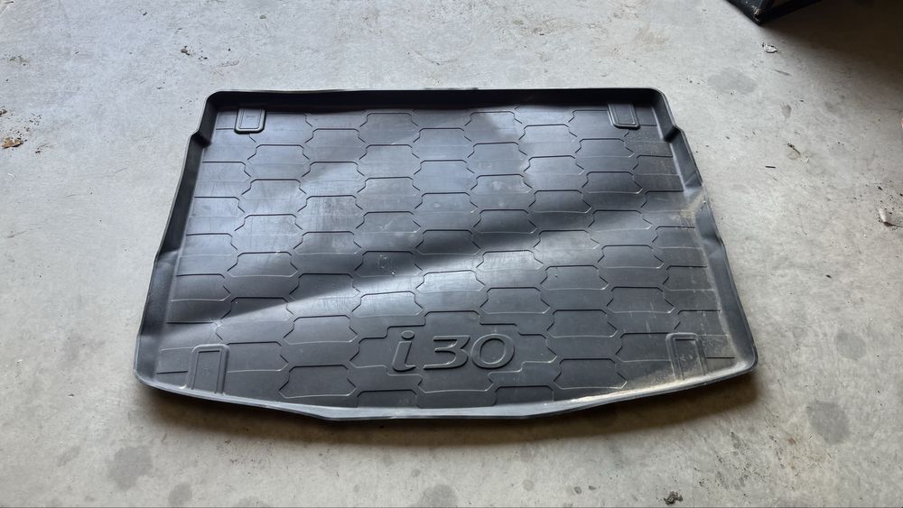 Стелка за багажник Hyundai i30 3