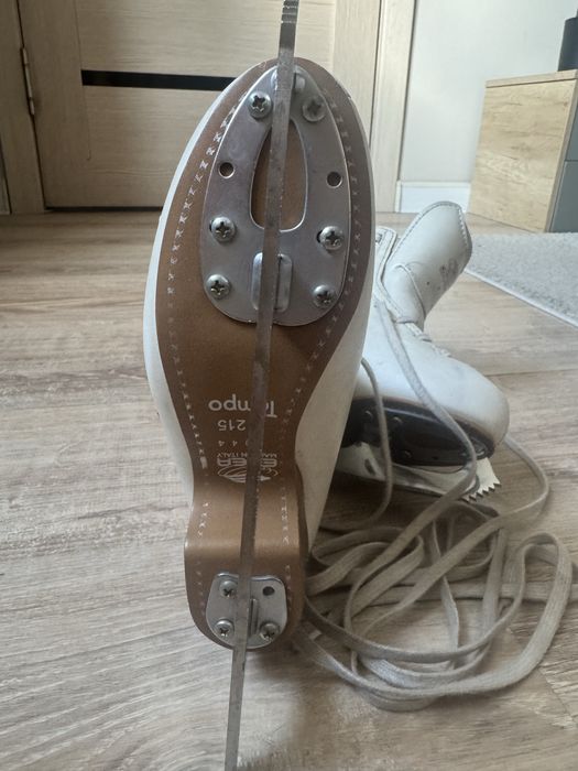 Продам фигурные коньки