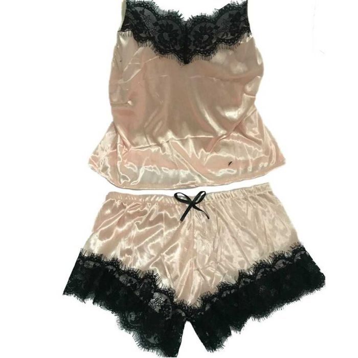 Дамска пижама комплект сатен, топ и къси панталонки, стилна
