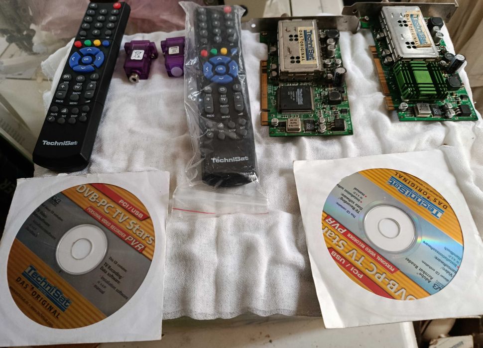 Комплект для спутникового ТВ и интернета (DVB-карты + пульты к ним)