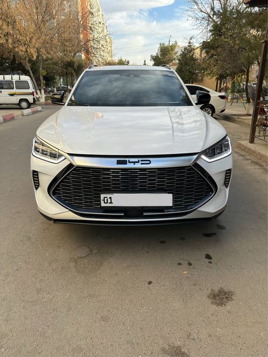 BYD SONG PLUS  DM-I.2-поз.  .2023 г.октябрь.цвет белый пробег 26500 км