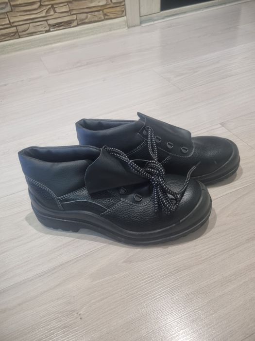 Продам спецобувь