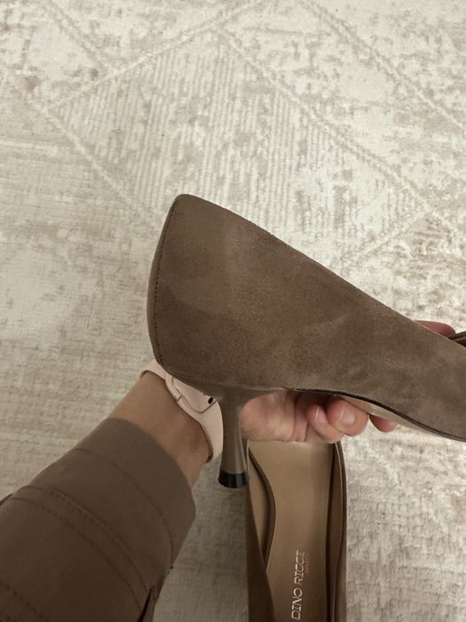 Туфли лодочки на среднем каблуке