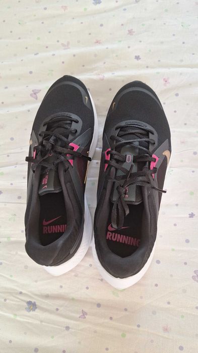 Чисто нови мъжки маратонки Nike QUEST 5