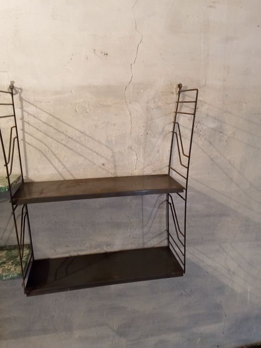 Продам навесную полочку