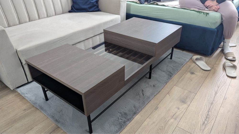 Masă cafea modernă cu sticlă și spații depozitare