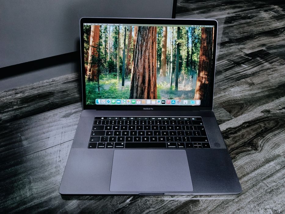 Apple MacBook Pro Retina Touchbar