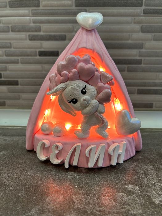 Персонализирана детска лампа със зайче.