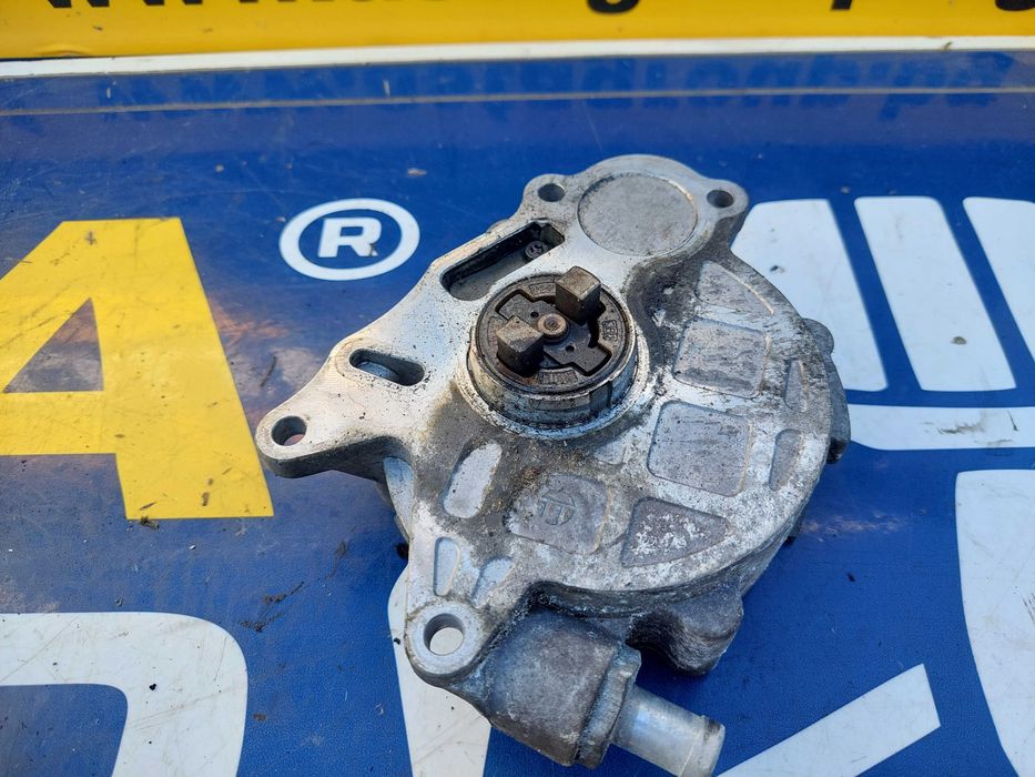 Вакуум помпа Bosch Audi A4 B8 2.0 TDI CAGA 143 к.с. | 03L 145 100 |