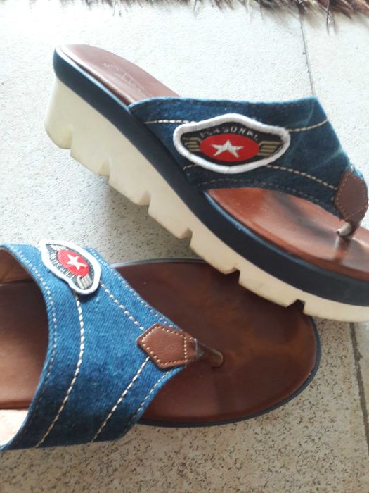 Дамски чехли и еспадрили