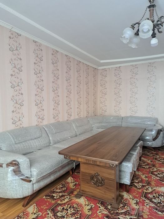 Угалок, 3та пуфики, 1та стол