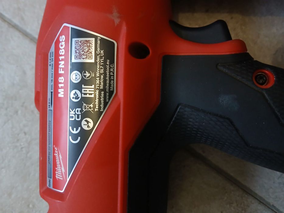 Pistol pentru cuie Milwaukee M18