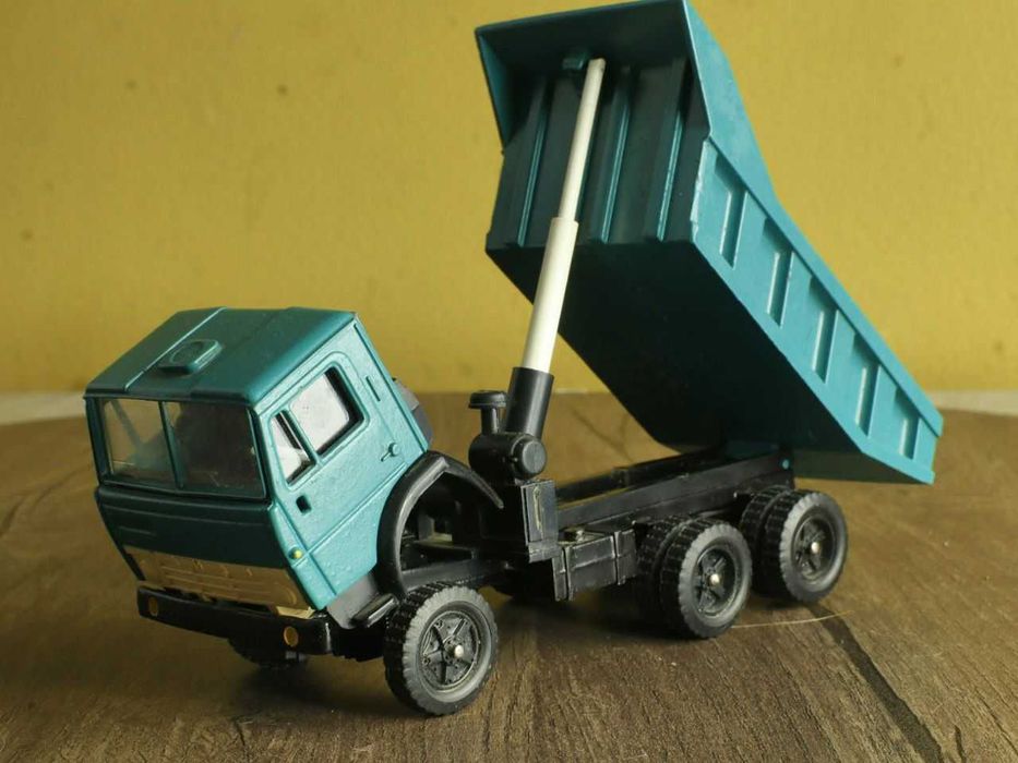 Масштабная модель камаз СССР 1.43