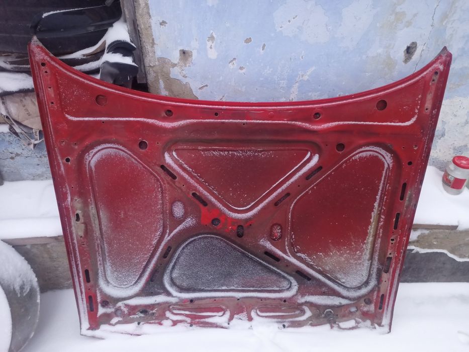 Капот на Ауди 80