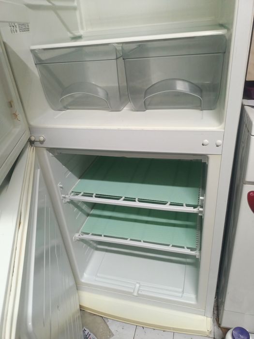 Продам двухкамерный холодильник