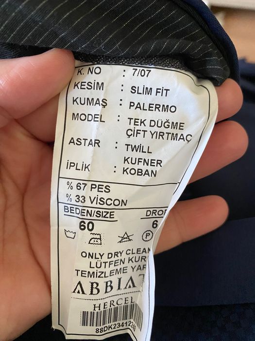 Мъжки костюми в тъмно син