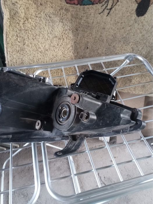 Фара правая Estima