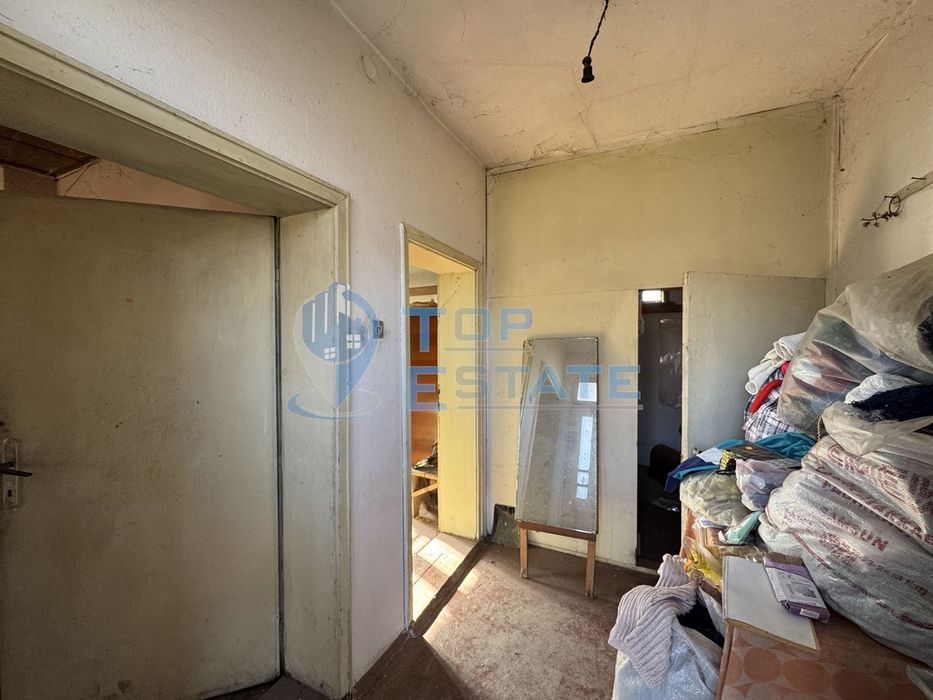 Тухлена къща с кладенец в с. Козаревец, област Велико Търново