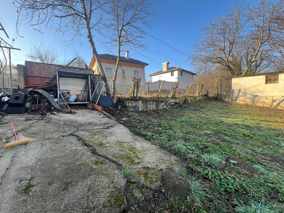 Продава се къща