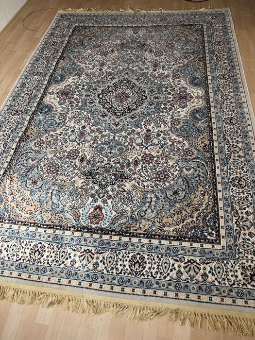 Кілем сатылады 2*3