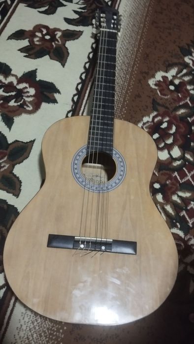 Klasik gitara holati idial