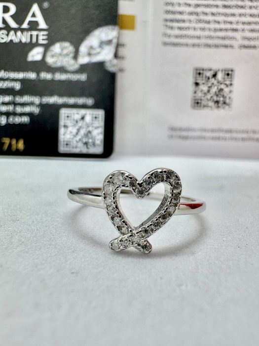 Сребърен пръстен с мойсанит (Диамант)