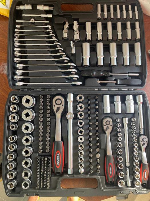 Set de scule TEENO CR-V, 216 piese, cu chei tubulare de 1/4 inch, 3/8 inch și 1/2 inch, cheie cu clichet, prelungitoare și scule mecanice