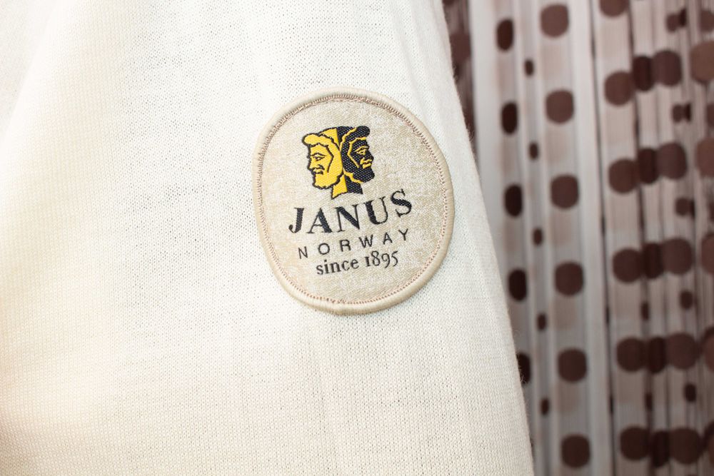 Janus  дамско яке екрю горница от 100% мерино вълна M