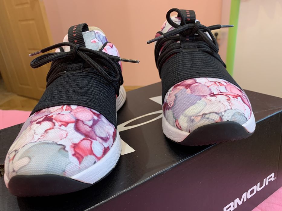 Дамски  маратонки Under Armour, N 37/ EUR  38,5 , стелка - 24,5 см.