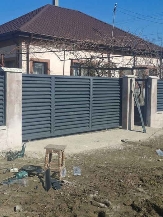 Garduri din panou stil jaluzele, sipca metalica, tabla, plasa si BCA