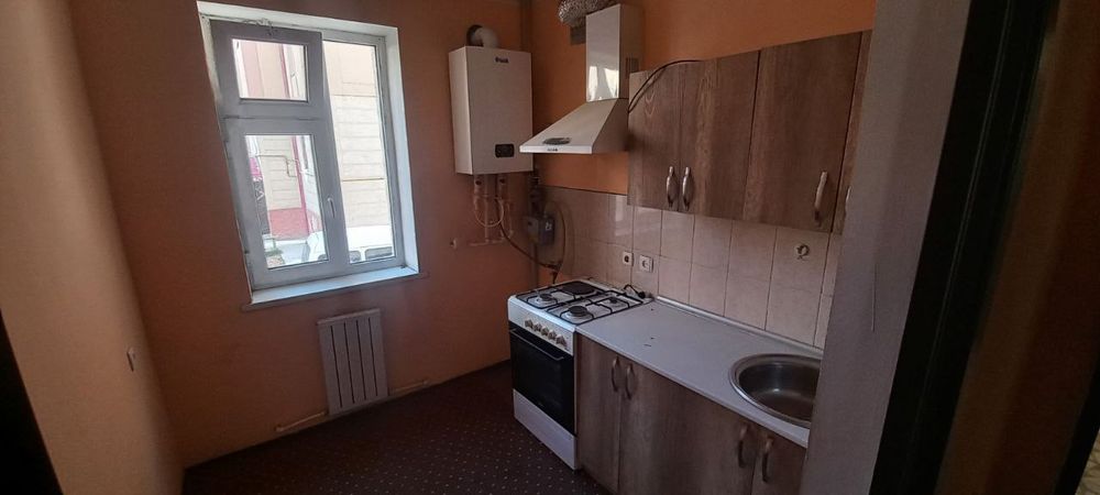 Merganchada pishiq gʻishtli, 4 etajli domdan