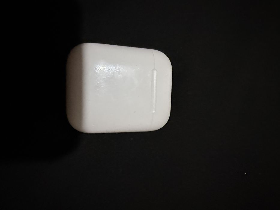 Продам оригинал кейс от airpods 2