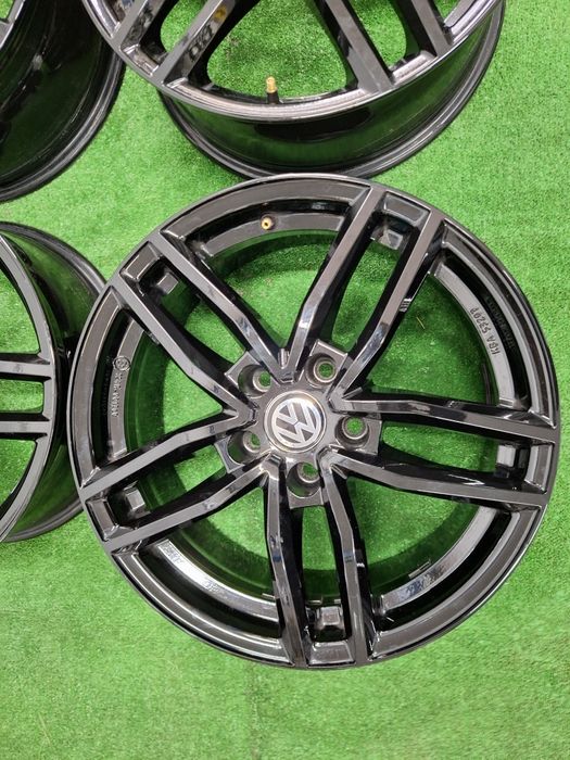 Фолскваген,Шкода-17цола-5/112-ЕТ-45:Ж-7,5 DEZENT "