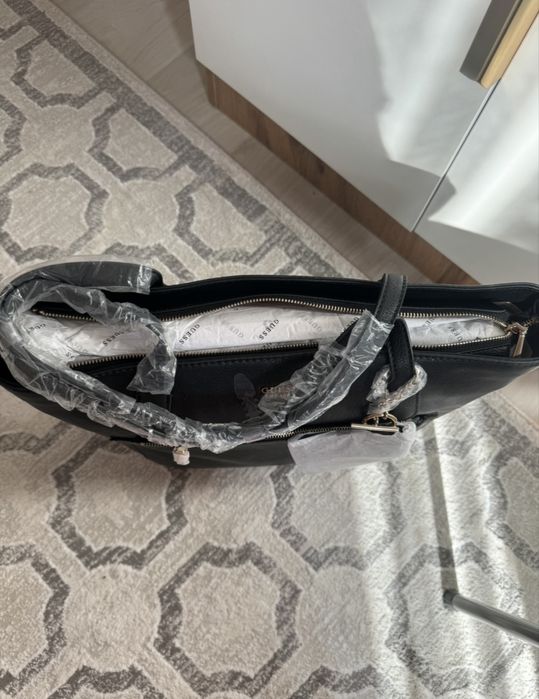 Брендовая сумка от Guess