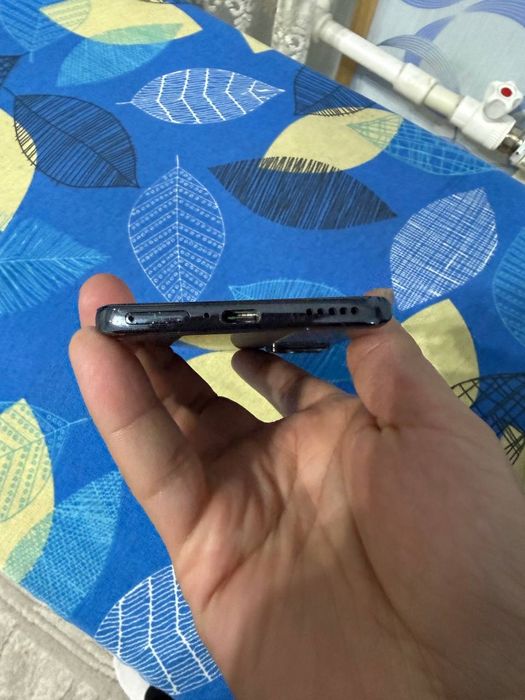 Redmi 13 lite hotira 256Gb holati yaxshi