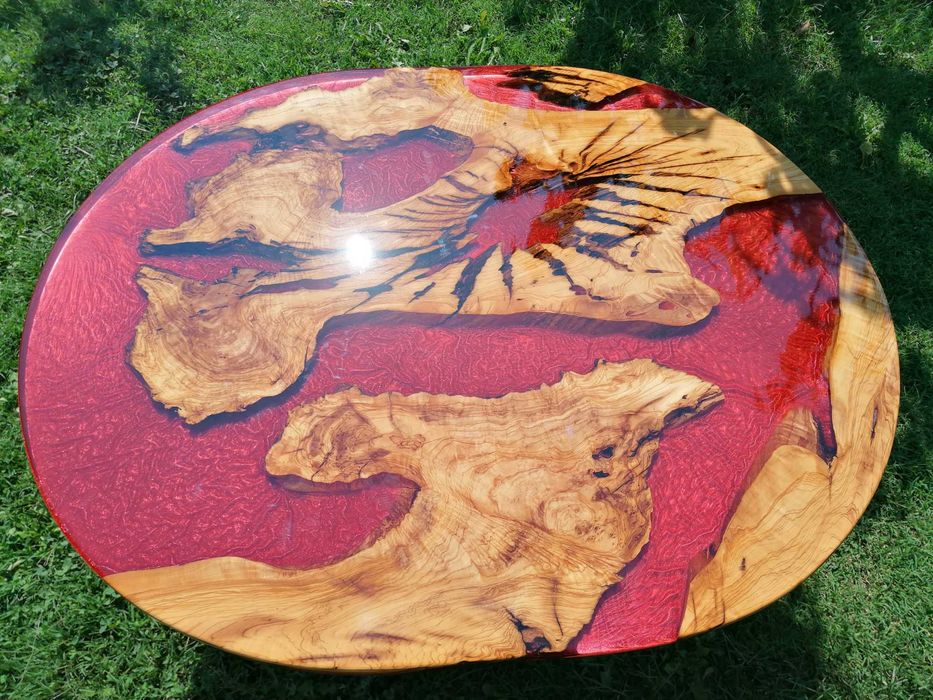 Маса с епоксидна смола и маслина