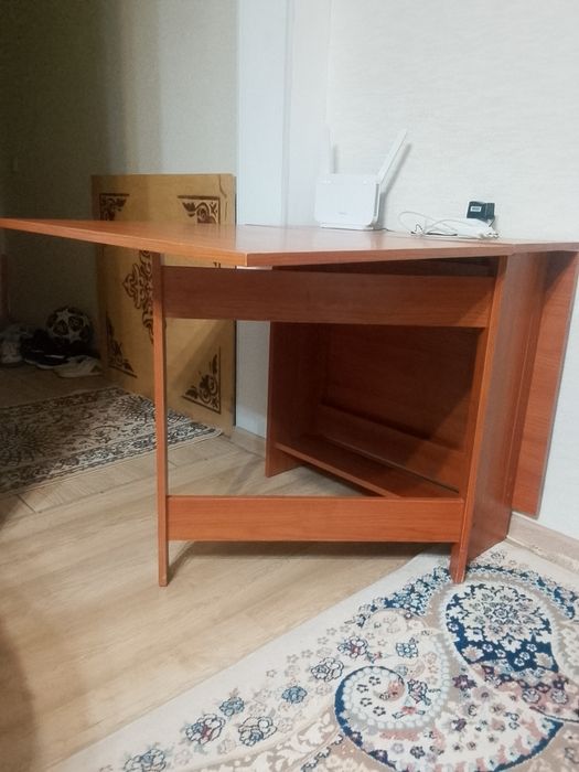 Продам стол книжка